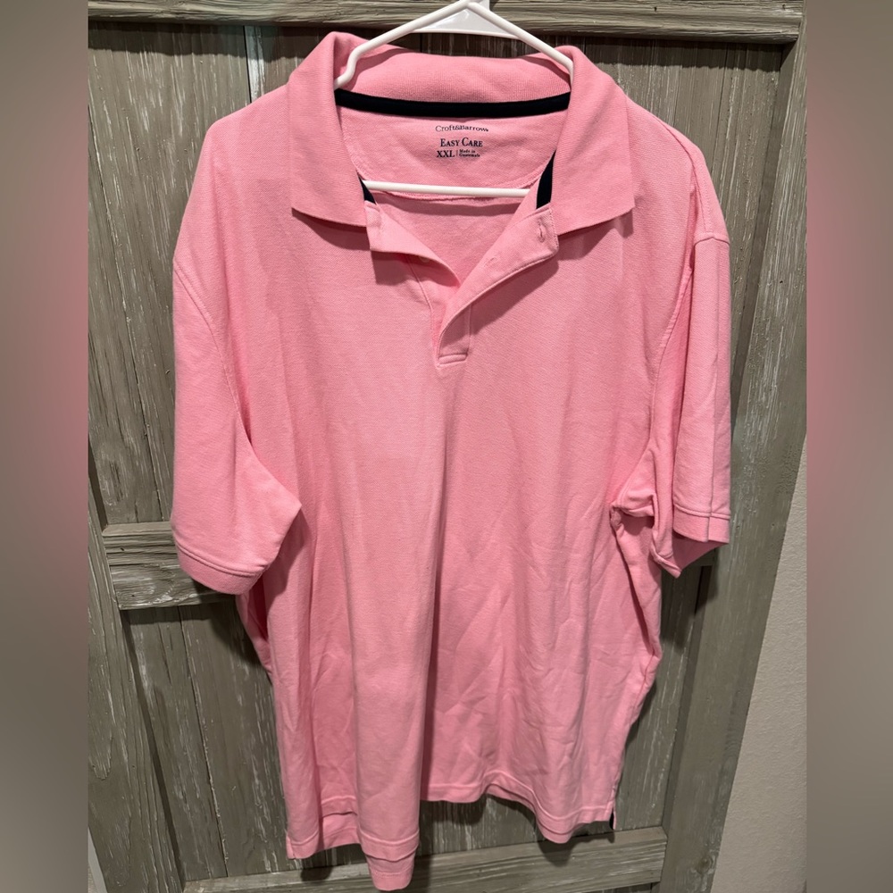 Men’s polo style top